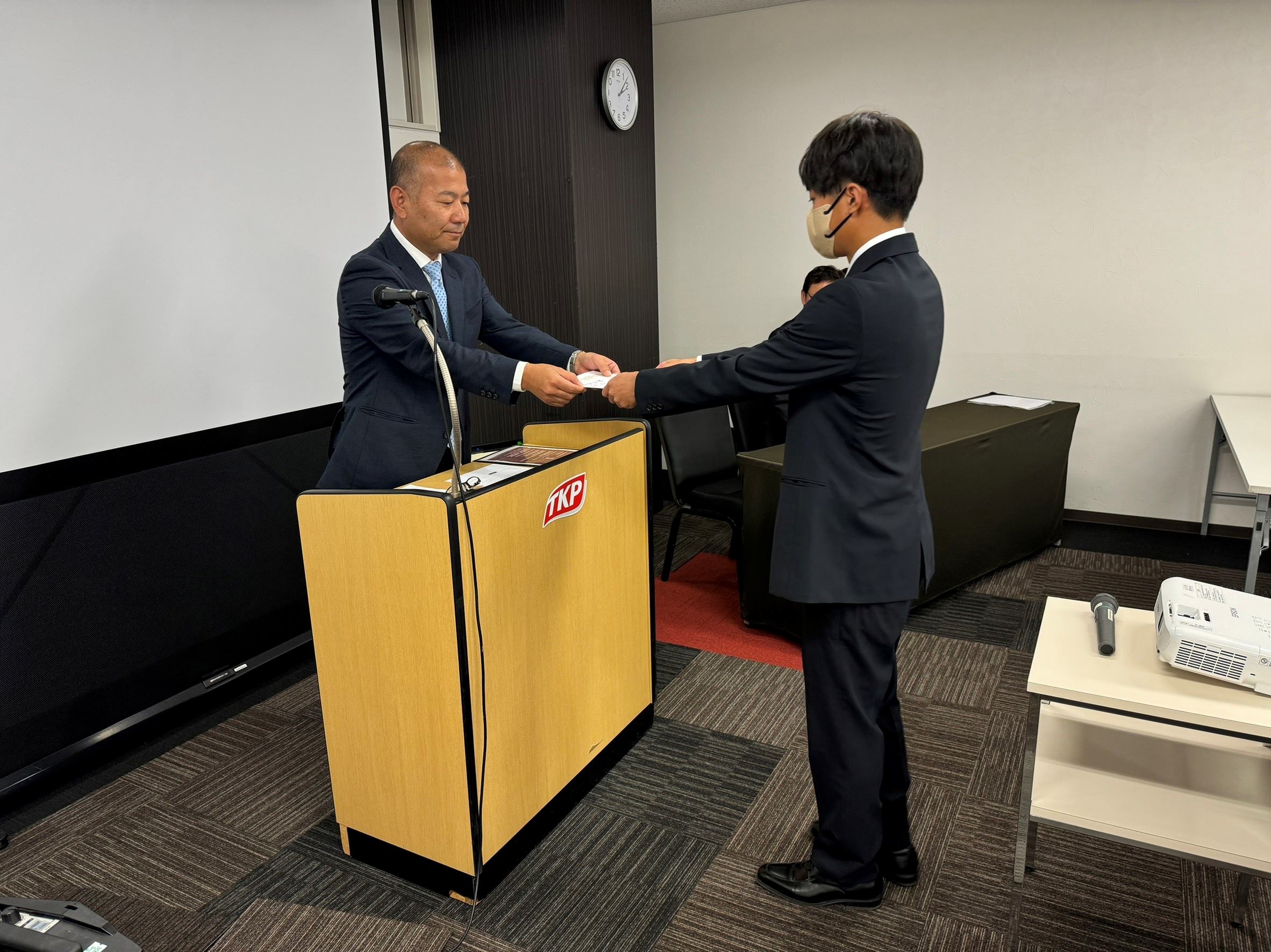 代表への内定証書授与